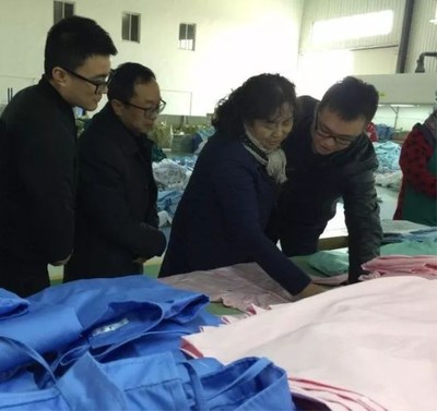 專業(yè)專心謀發(fā)展，攜手共進(jìn)譜新篇——楊會(huì)長(zhǎng)深入恒達(dá)紡織走訪調(diào)研醫(yī)療用品生產(chǎn)